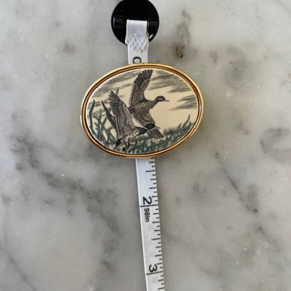BARLOW Vintage Flying Mallard Scrimshaw Style Brooch Pin - Picture 13 of 13